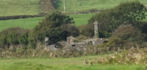 DSC01657 ruins in countryside.JPG