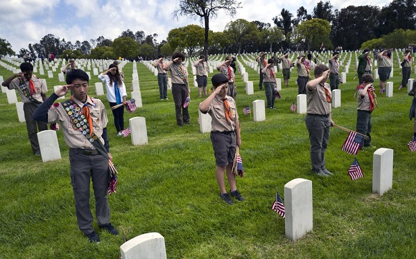 Boy Scout troop at Los Angeles National Cemetery on Saturday, 26 May 2018 (AP News).jpg