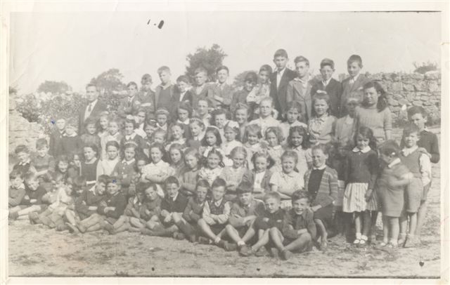 Kilkishen National School about 1945.jpg
